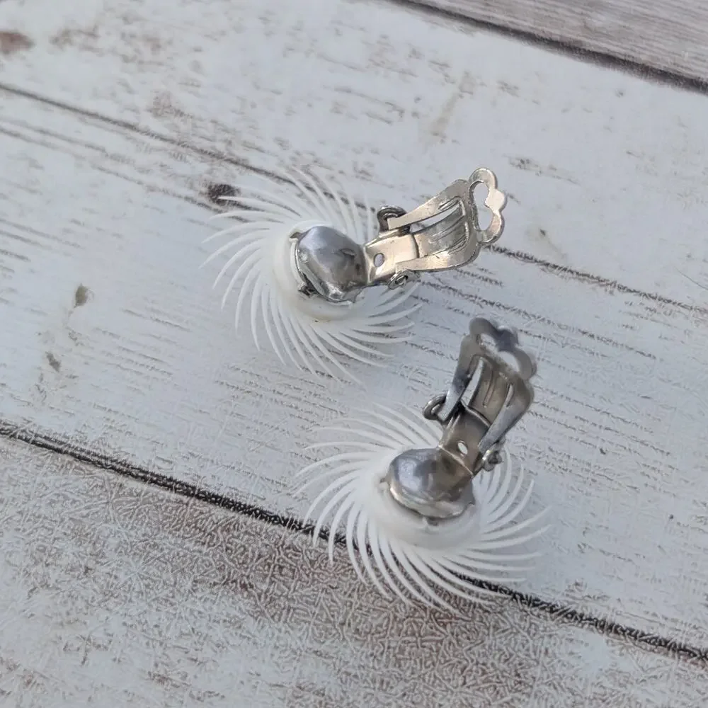 Vintage Clip On Earrings Off White Unusual Retro 1950's Large Statement - Picture 6 of 6